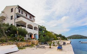Adria Maja Apartmani Luka Dubrava